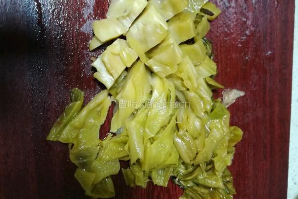 酸菜粉丝鱼的做法图解2