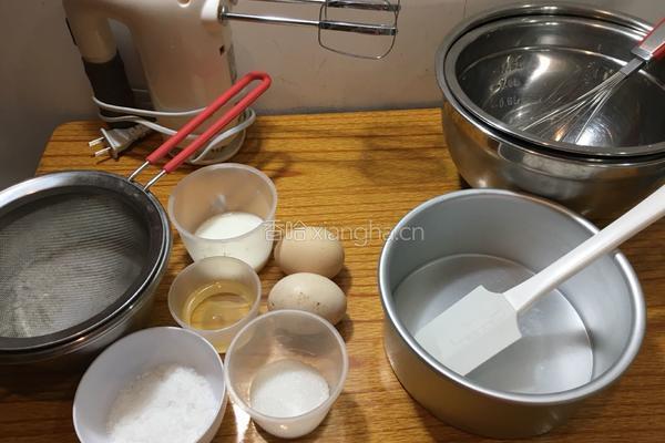 六寸草莓奶油蛋糕的做法图解1