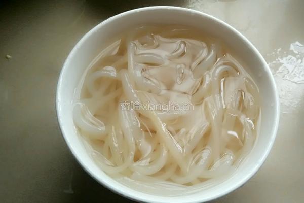 猪肉白菜炖粉条的做法图解2