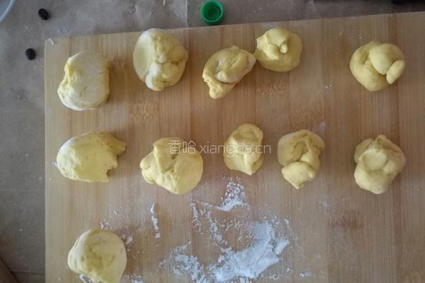 鸡妈妈和牠的孩子们（馒头）的做法图解4
