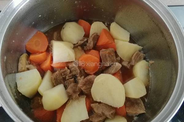 土豆炖牛肉的做法图解4