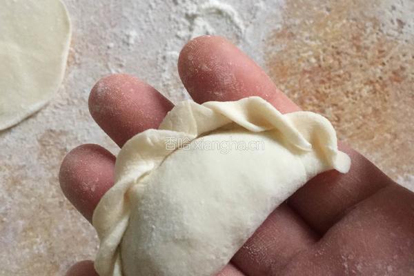 花边饺子（韭菜鸡蛋馅儿）的做法图解13
