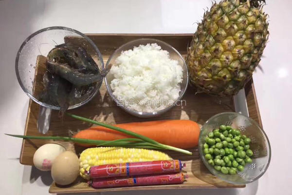 菠萝炒饭的做法图解1