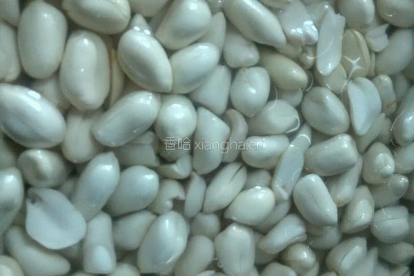 芹菜凉拌花生米的做法图解1