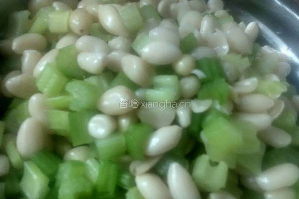 芹菜凉拌花生米的做法图解5