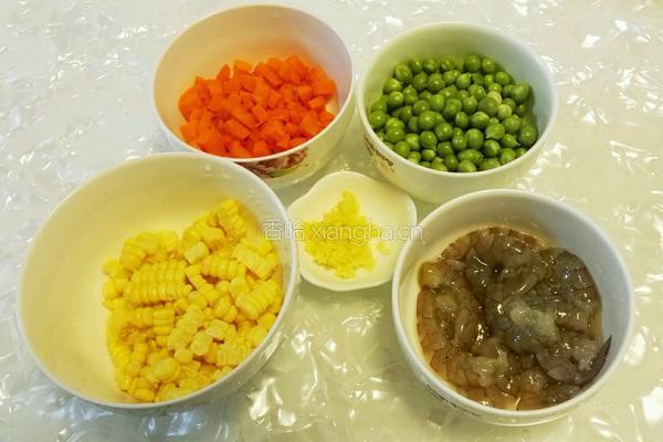 缤纷虾仁的做法图解1