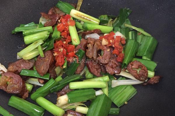 青蒜炒腊肠的做法图解4