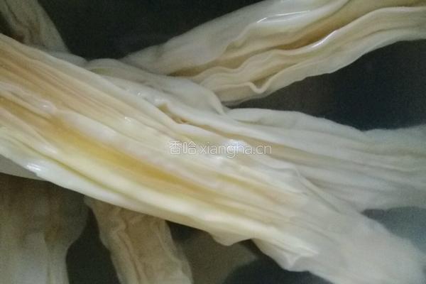 腐竹拌芹菜的做法图解1