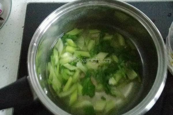 腐竹拌芹菜的做法图解2