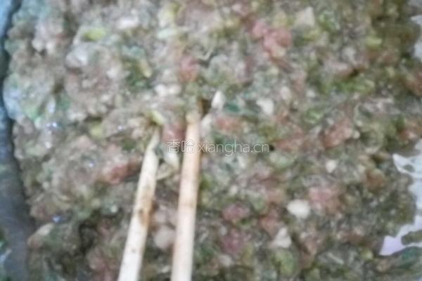 辣椒肉馅蒸饺的做法图解1