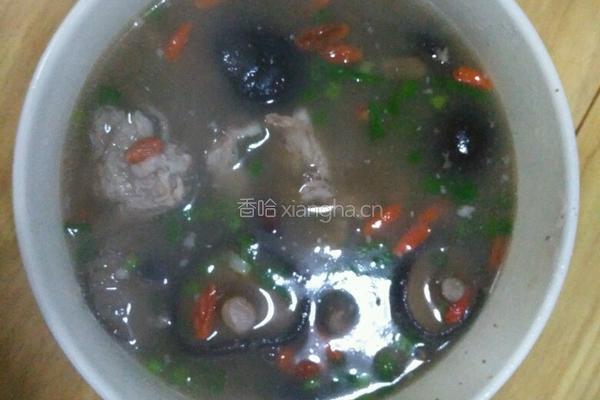 香菇枸杞排骨汤的做法图解3