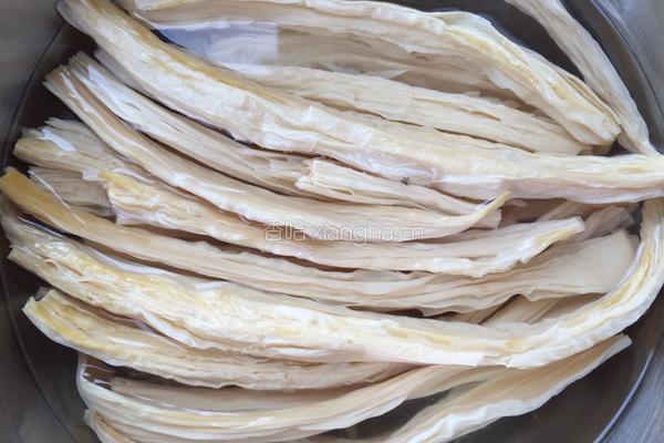 肉炒腐竹木耳的做法图解1