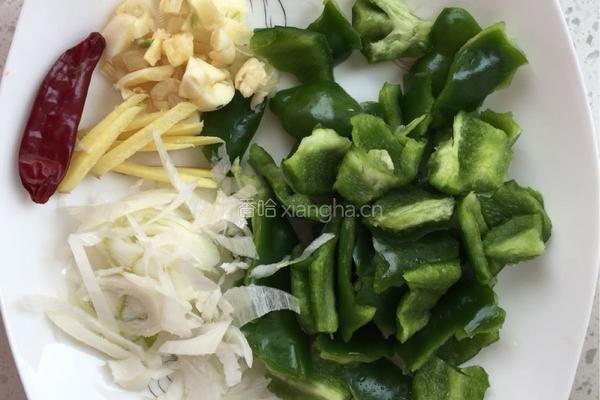 肉炒腐竹木耳的做法图解4
