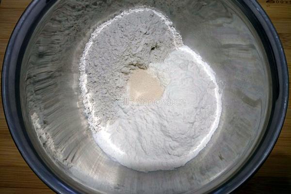 荞麦红糖发面饼的做法图解1