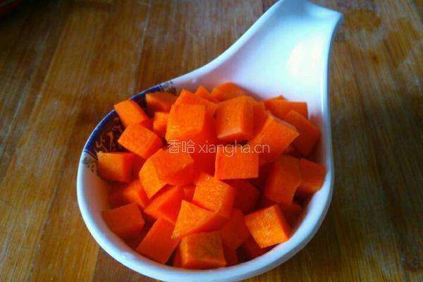 黑豆炒胡萝卜玉米粒的做法图解2