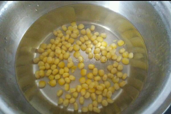 黑豆炒胡萝卜玉米粒的做法图解6