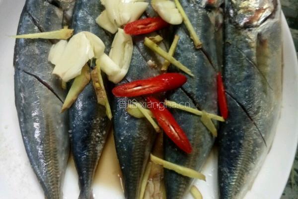 电饼铛煎鱼的做法图解1