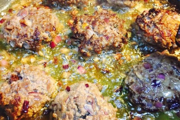 红烩汁配煎牛肉饼的做法图解11