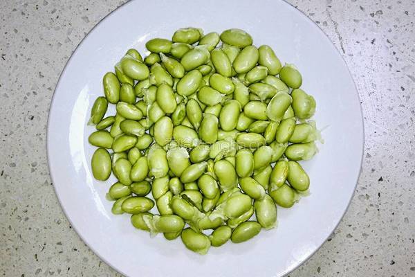 丝瓜炒毛豆的做法图解3