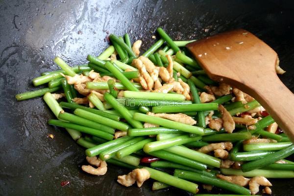 蒜苔炒鸡丝的做法图解4