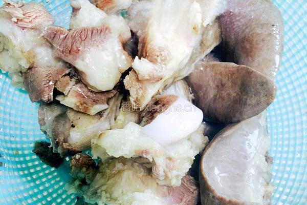 筒骨土伏苓去湿汤的做法图解4