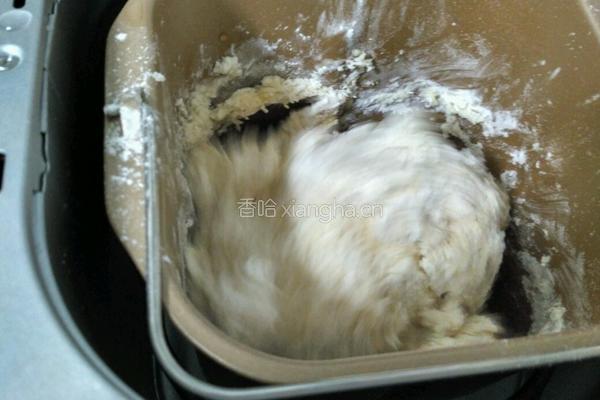 豆沙小面包的做法图解1