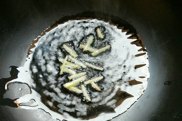韭菜炒黄豆芽的做法图解4