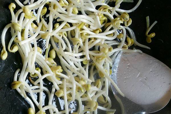 韭菜炒黄豆芽的做法图解5