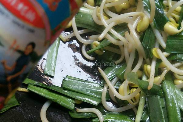 韭菜炒黄豆芽的做法图解8