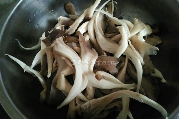 蘑菇鱼的做法图解2