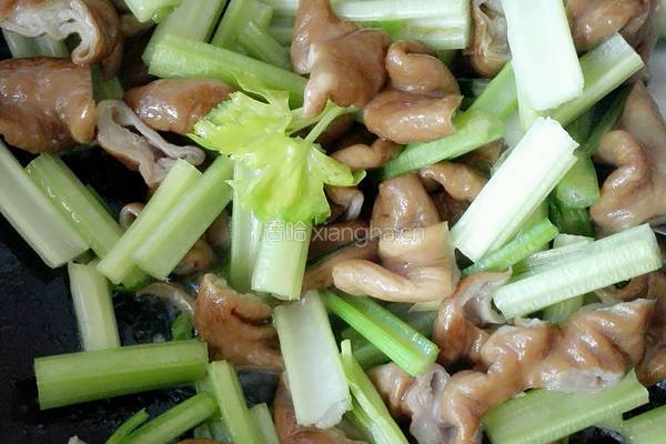 芹菜爆炒肥肠的做法图解6