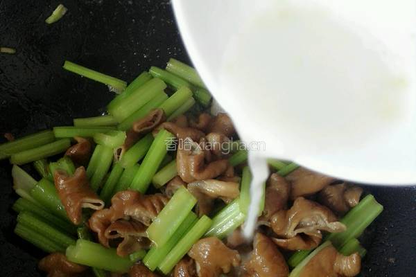 芹菜爆炒肥肠的做法图解8