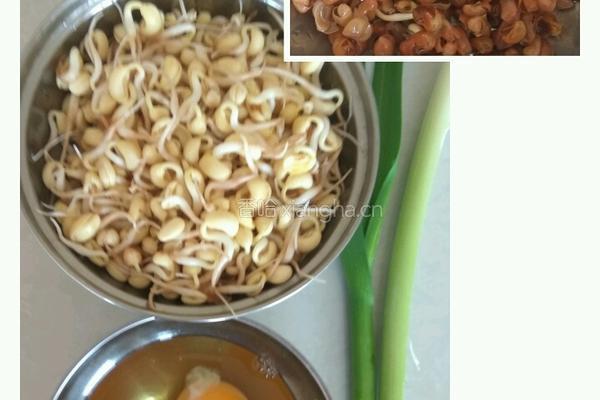 豆芽蒜苗炒鸡蛋的做法图解1