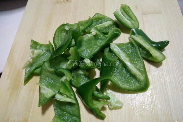 青椒土豆片的做法图解2