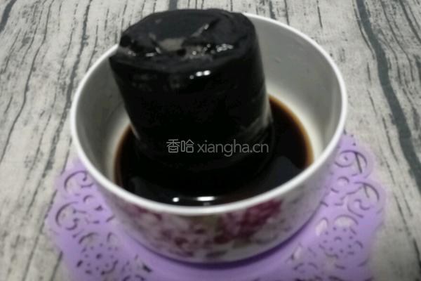 菠萝蜂蜜龟苓膏的做法图解2