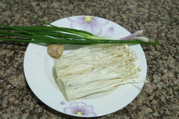 葱油蒸金针菇的做法图解1