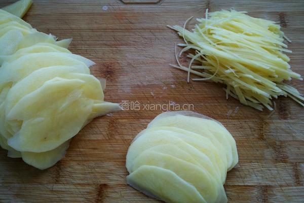 土豆丝鸡蛋饼的做法图解1