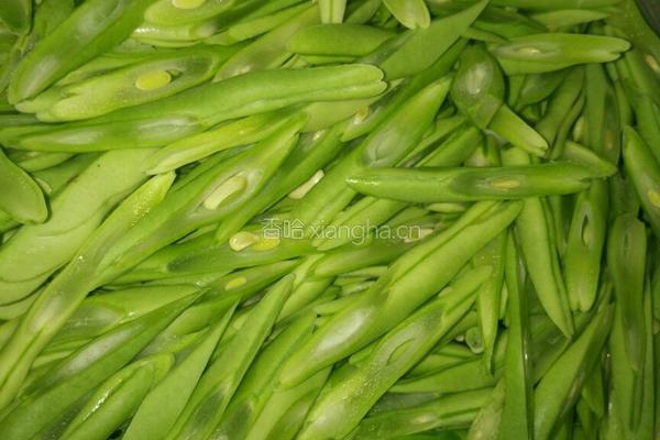 豆角炒肉的做法图解1