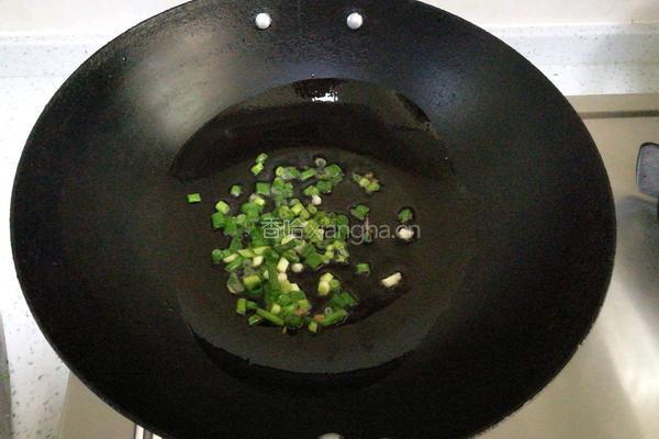 胡萝卜鸡蛋炒饭的做法图解2