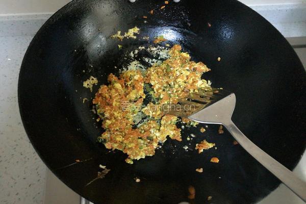 胡萝卜鸡蛋炒饭的做法图解6