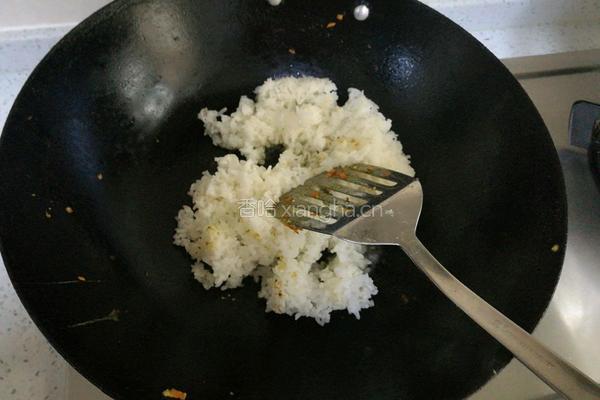 胡萝卜鸡蛋炒饭的做法图解7
