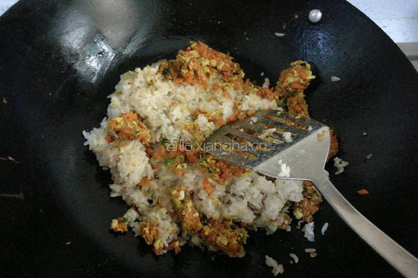 胡萝卜鸡蛋炒饭的做法图解9
