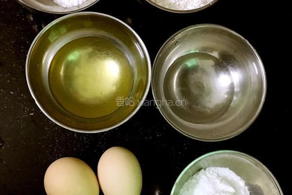 八寸戚风蛋糕的做法图解1