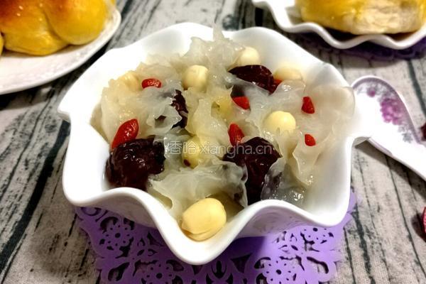 红枣银耳莲子羹的做法图解9