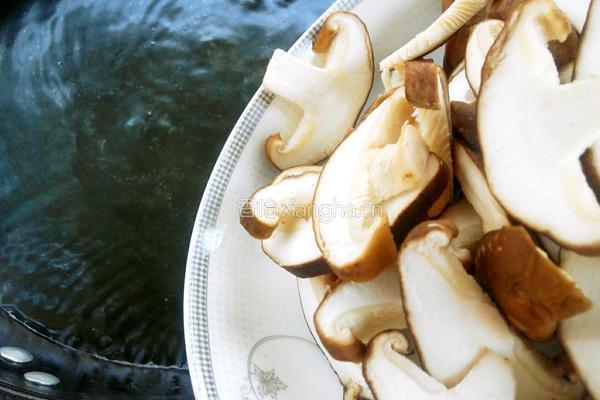 海米香菇油菜的做法图解5