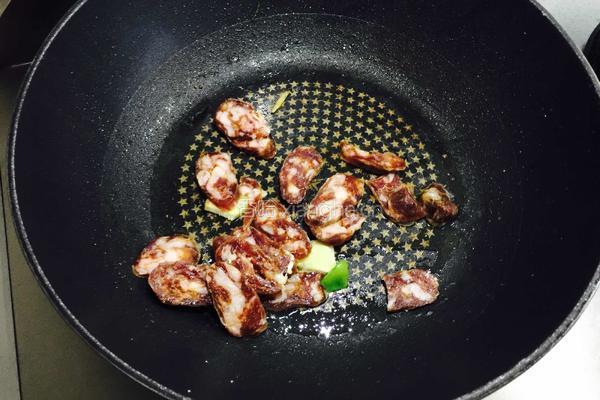 腊肉炒卷心菜的做法图解5