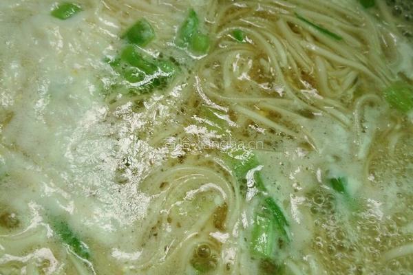 菠菜鸡蛋面的做法图解7