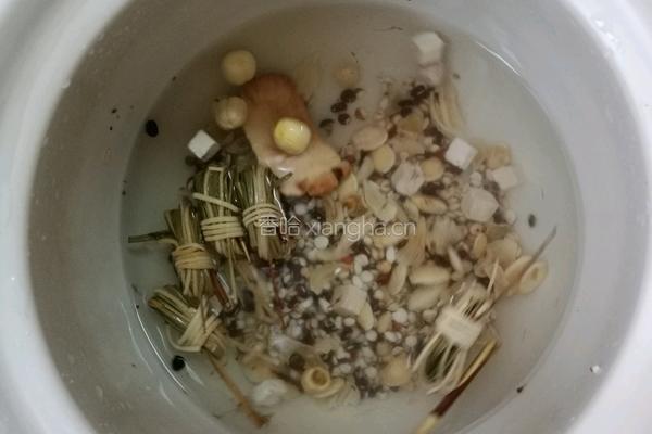 扇骨祛湿汤的做法图解2
