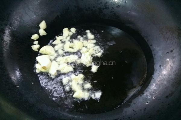 家常蒜米炒莴苣叶的做法图解3