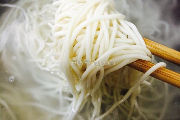韭苗鹅肝蛋炒面的做法图解1